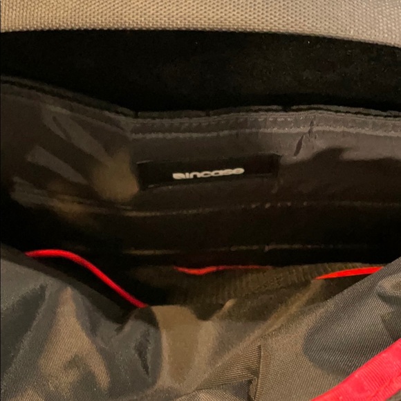 INCASE City CompactBackpack 15 Mac Red Blue Camo - Picture 8 of 11
